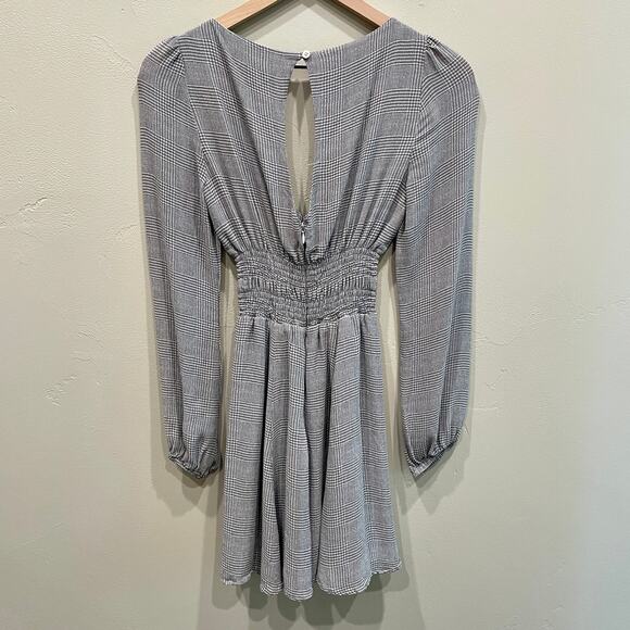 Reformation Wilder Mini Dress Aberdeen Grey White - Size 6 - Picture 3 of 11